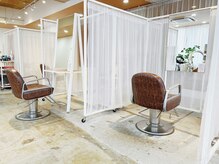 ツイギー 伊賀上ビル店(TWiGGY)の雰囲気（カーテンで仕切られた半個室）