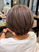 ジュイール(jouir)&nbsp;三鷹白髪ぼかしハイライトショートボブウルフレイヤーカット韓国
