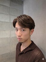 ワンワンオー バーバーショップ コンチネンタル(@110 BARBER SHOP continental) センターパートフェザーパーマミドルフェード