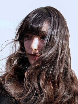 ワタイ(Watai) ゆるふわスパイシーなセミロング