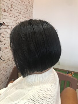 レストタイムマムヘアー(Rest Time Mom hair) インナーカラー大人の前下がりボブ