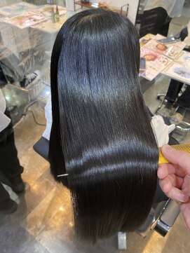 イオエ(ioe) イメチェン/外ハネボブ/ワイドバング/ブルーブラック/美髪