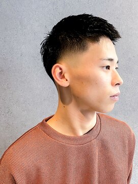 フジヤマバーバーショップ アジト(FUJIYAMA BARBER SHOP ajito) スキンフェードクロップバーバースタイル【田中美旺】b113