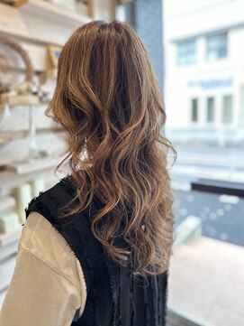 サロンドカスティーロ(salon de castillo) 軽やかなハイレイヤースタイル☆