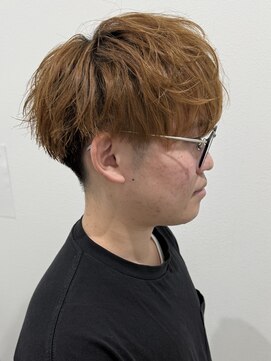 ヒュイル バイ ニアウ(Hwyl by Niau) メンズマッシュパーマニュアンスパーマスパイラルパーマ刈り上げ