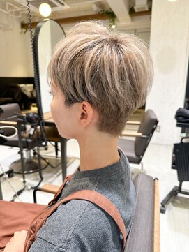 アンサム 二子玉川店(UNSOME) ダブルカラー ブロンドカラーベリーショート