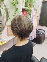ハッチ美容室&nbsp;白髪ぼかしハイライト＋カット
