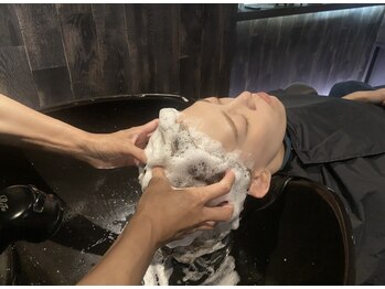 グランドハーツ ヘアーアンドリラクゼーション(Grand Hearts)の写真/日々の疲れを解き放つ、GrandHearts極上のヘッドスパ◎頭皮ケアで輝く艶髪へ！