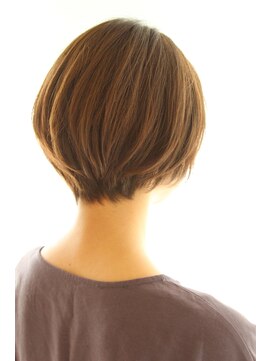 レウナ 外苑前(Reuna) 30代・40代・50代に人気シルエットが綺麗なショートボブ
