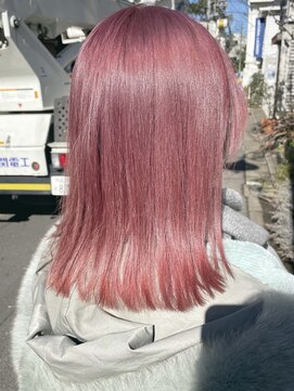 バズ(BUZZ) 外ハネ/光に透けるピンクカラー/ブリーチ【BUZZトワダ】