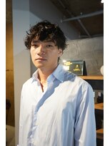 キュー(Cue_)&nbsp;外国人風無造作カーリーマッシュパーマスタイル　1 【影山】