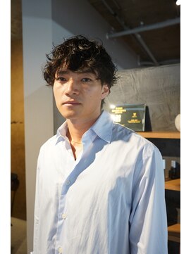 キュー(Cue_) 外国人風無造作カーリーマッシュパーマスタイル　1 【影山】