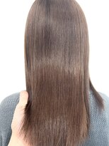 ココ 原宿(KOKO)&nbsp;黒髪小顔クラゲヘアーオリーブグレーココアベージュ