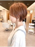 耳掛けショートボブ/襟足束感ショート/アッシュベージュ