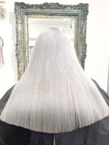 ルネラトーキョー(RUNERA TOKYO)&nbsp;ロングカットシルバーカラーホワイトカラー髪質改善