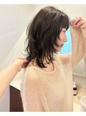 魅力的な癖を活かしたlayerと透ける暗髪