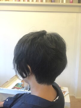 カタチヘアー(HAIR) 。。。。多面性。。。ショートのカタチ。。。