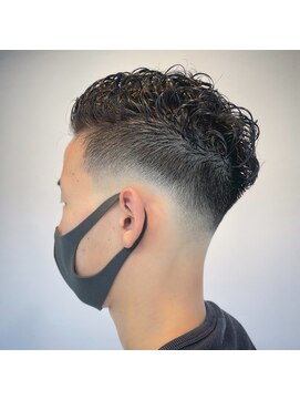 デュード(Dude) スキンフェードカット/ウェーブパーマ/ナチュラルグラデーション