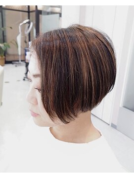 セシル(Cecile) 前下がりショートボブ