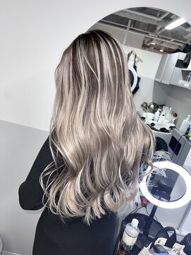 エゴ 池袋(EGO) ホワイトブロンドバレイヤージュ