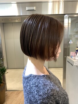 ジエクト アイロ(The Ect ilo) ぱつっとボブ　20代30代40代おすすめスタイル