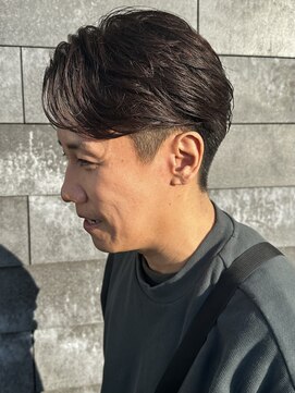 ヒュイル バイ ニアウ(Hwyl by Niau) メンズセンターパートパーマニュアンスパーマフェザーパーマ