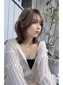 くびれ顔まわりレイヤー外ハネ韓国風ヘア