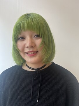 イオ(IO) 個性派グリーンカラー