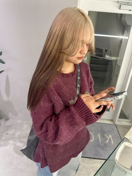 ポイント複雑デザインからベージュのルーツカラー