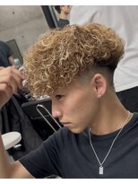イーラ アメ村店(era)&nbsp;スペインカール　ツイストスパイラル眉カットメンズパーマ