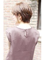 ラグエル(RAGUEL)&nbsp;【30代40代50代】　シルエット綺麗大人可愛い耳かけショートボブ