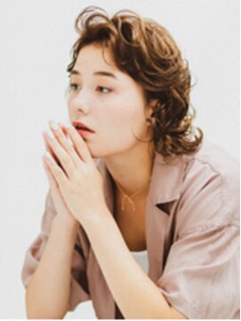 ティファ 栄(Tiffa) ダブルバングのハンサムパーマ