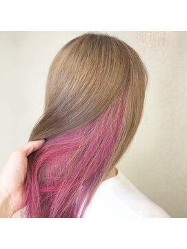 ヘアーアンドメイク ドレス(DRESS) インナーハイライトピンク