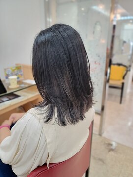 e.m.a プレミアムビューティーサロン 栄駅店(e.m.a PREMIUM BEAUTY SALON) 切りっぱなしスタイル×ナチュラルインナーカラー