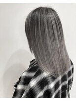 ルーシー(LUCY)&nbsp;バレイヤージュ×プラチナシルバーカラー