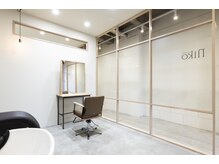 ルーム(room)の雰囲気（カットもシャンプーも個室の中で全て施術できる贅沢空間♪）