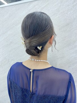 タイトシニヨン/ヘアセット/綺麗目/下目アップ