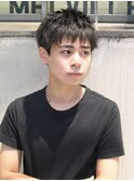 スパイキーショートニュアンスパーマ刈り上げセンターパート