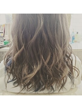 ミエルヘアーエスト 新宿店(mielhair est) グレージュ×インナーブルー【新宿】