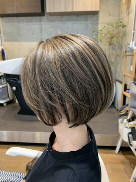 ヤード(YARD) レイヤーボブ/白髪ぼかしハイライト/ショートボブ/目黒