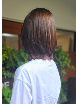 スクエアウーノ 博多(SQUARE＊UNO HAKATA) 初夏をまとう、大人のオリーブボブ