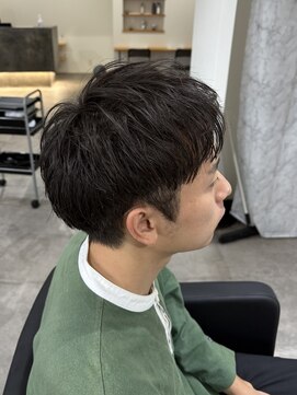 ヒュイル バイ ニアウ(Hwyl by Niau) ラフスパイキーショート刈り上げナチュラルストレートパーマ