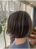 大人可愛い小顔ショートボブ前下がりショートハイライト