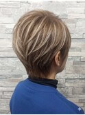 40代50代に人気【白髪ぼかしショート】