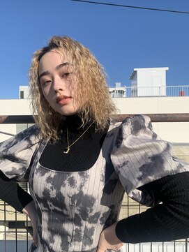 バズ(BUZZ) ダメージ最小限のケアブリーチ★藤原あかり