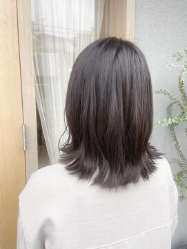 チェシャ(chesha) 外ハネミディアムヘア