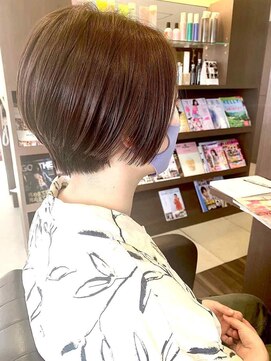 ナトゥーラ 八事店(Natura) ハンサムショートベージュ系カラー首元すっきりツヤ髪