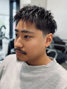 ローハ(Lowha) 【お客様スタイル】テーパーフェード/黒髪短髪