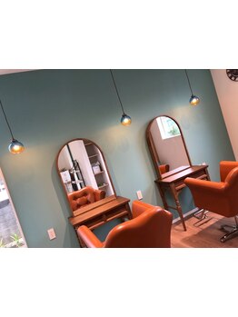 少人数制のサロンで、些細なお悩みも気軽に相談できる♪リラックスしながら素敵なヘアスタイルを実現♪