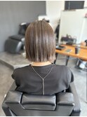 透明感ベージュ×切りっぱなしボブ